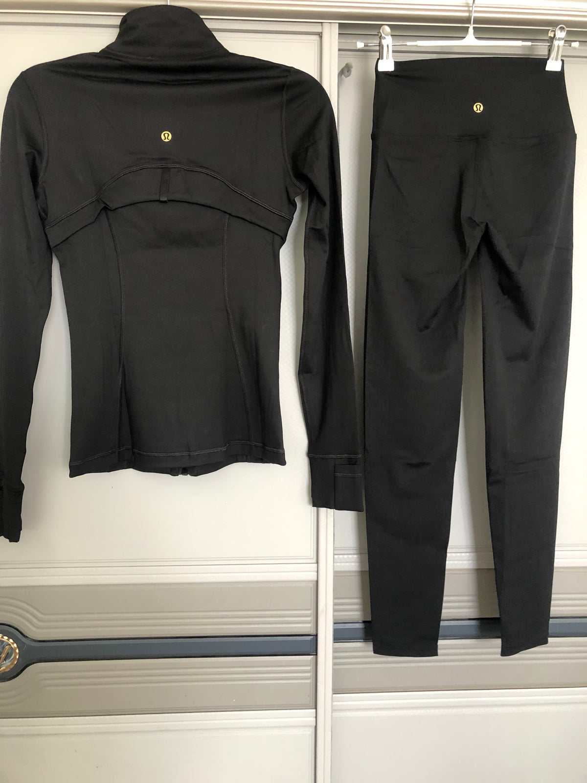 Lulu set black with gold zipper