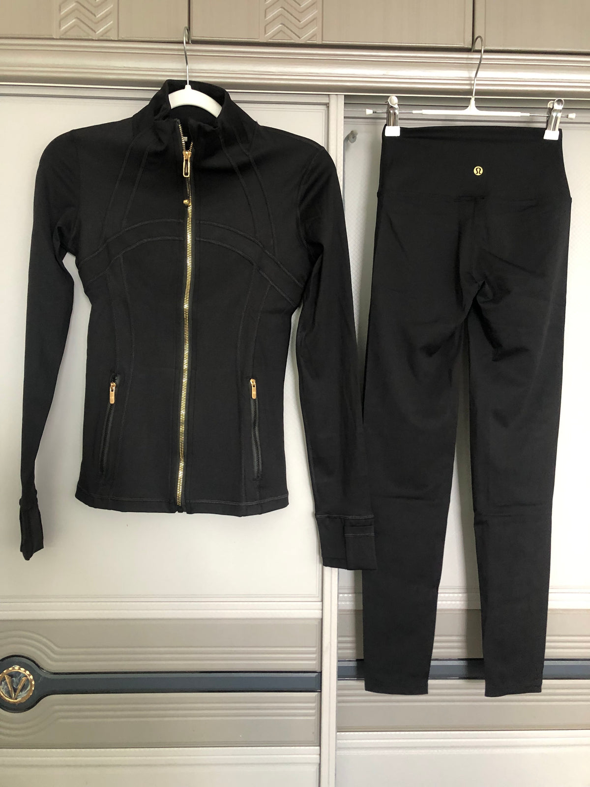 Lulu set black with gold zipper