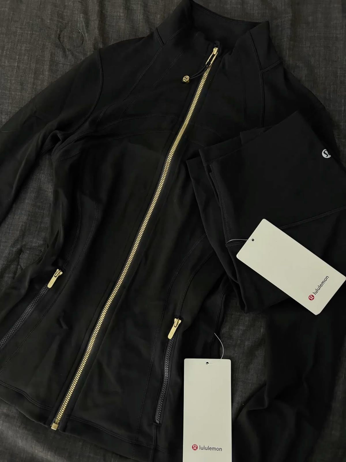 Lulu set black with gold zipper