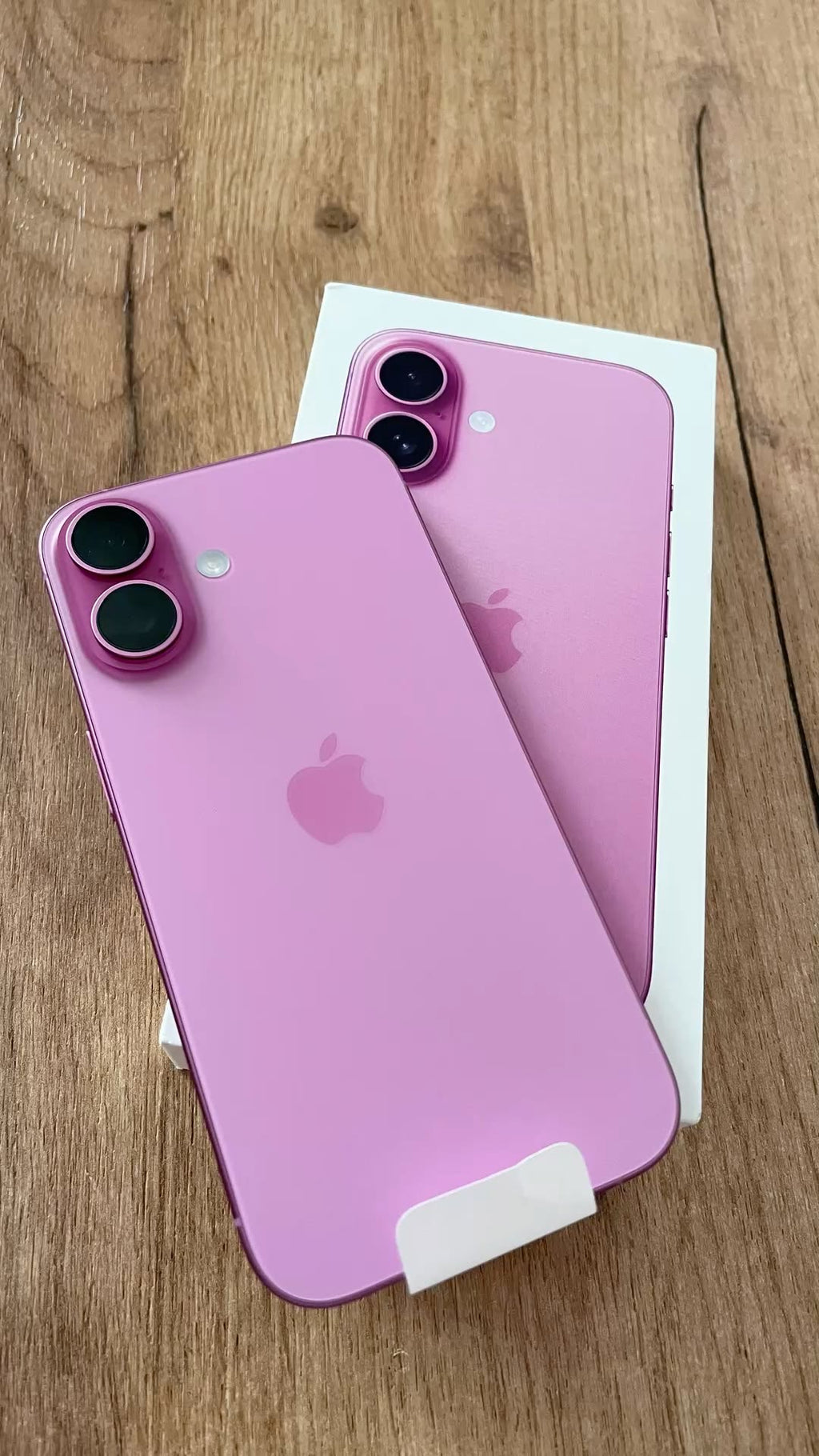 iPhone 16 pink