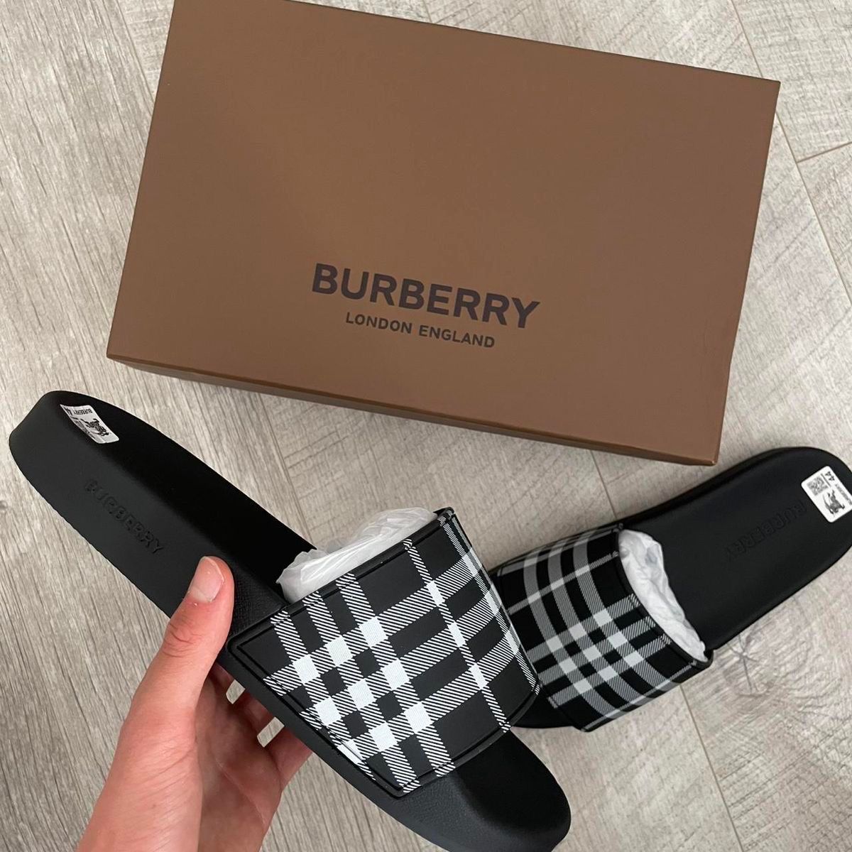 Burberry Slides black white